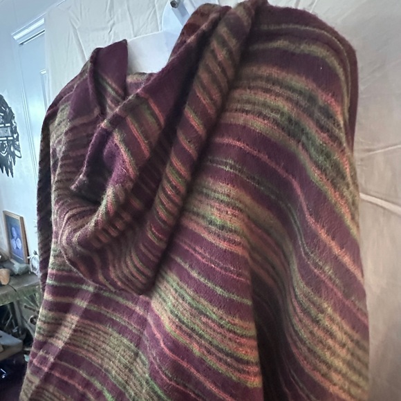 Striped Hooded Poncho - Picture 5 of 8